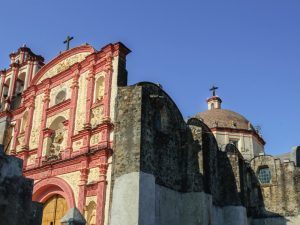 Vista panorámica de Taxco con su arquitectura colonial y el entorno natural de Cuernavaca