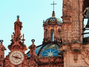 Vista panorámica de las ciudades de Taxco y Cuernavaca